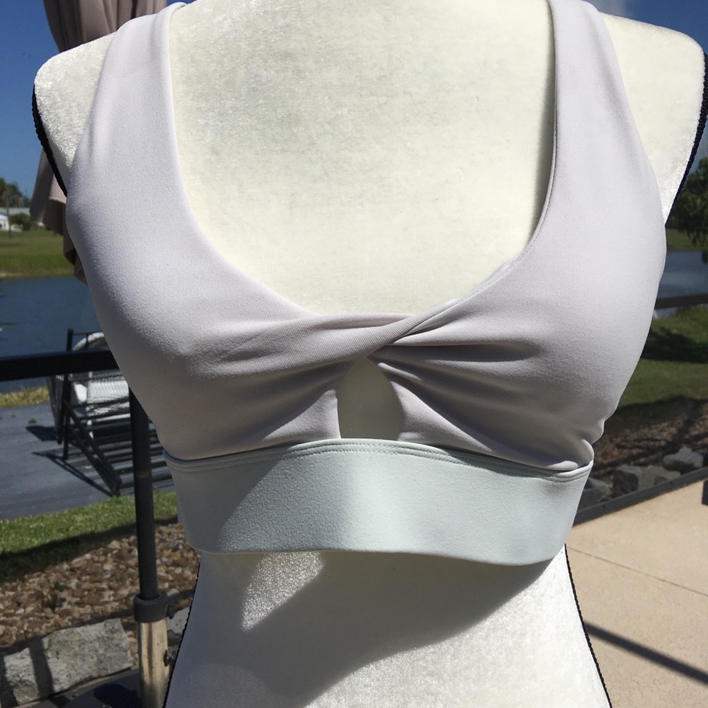 Fabletics Twist-Front Sports Bra in Light Gray. Cross back keyhole. Workout